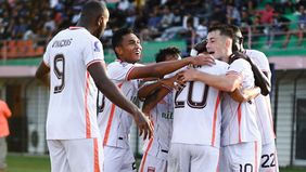 Matchday kelima Super League menyajikan pertandingan luar biasa, Borneo FC berhasil menggeser Persija Jakarta dari puncak klasemen dan Persib Bandung meraih kemenangan tipis.