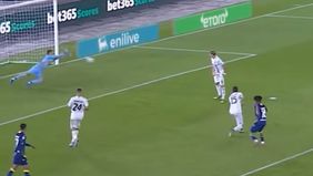 Kiper Cremonese, Emil Audero mampu tampil gemilang saat menghadapi Verona dalam lanjutan Liga Italia pada Selasa dini hari tadi, 16 September 2025.