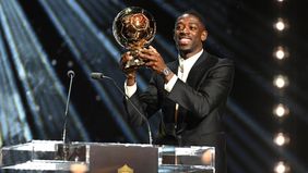 Pemain Paris Saint-Germain (PSG), Ousmane Dembele, resmi meraih penghargaan Ballon d'Or 2025 yang digelar di Theatre du Chatelet, Paris, pada Selasa dini hari tadi, 23 September 2025.