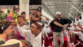 Sejumlah pembalap dan staf MotoGp langsung mendapat sambutan meriah ketika tiba Bandara Internasional Lombok.