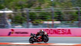 Pembalap Aprilia Racing, Marco Bezzecchi, tampil impresif dan berhasil meraih pole position pada sesi kualifikasi MotoGP Indonesia 2025 di Sirkuit Mandalika, Lombok, Nusa Tenggara Barat, Sabtu 4 Oktober 2025.