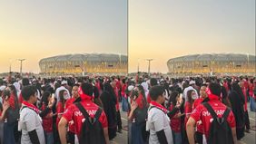 Beredar video memperlihatkan sejumlah suporter Timnas Indonesia mendapatkan perlakuan kurang baik dari petugas penjaga Stadion King Abdullah Sports City.