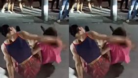 Beredar video memperlihatkan dua waria terlihat adu jotos hingga saling jambak dan tersingkir di pinggir jalan Canggu, Bali. Hal tersebut menjadi viral di media sosial.