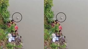 Dua remaja di Tegal ditemukan warga dalam keadaan tidak bernyawa usai lompat dari Jembatan ke sungai. Hal tersebut menjadi viral di media sosial.