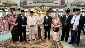 Wakil Menteri Agama (Wamenag), Romo Syafi'i menggelar pernikahan dengan Maya Suhasni Siregar di Masjid Al Azhar, Kebayoran Baru, Jakarta Selatan pada Sabtu kemarin, 18 Oktober 2025.