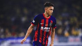 Pemain Malaysia, Arif Aiman disebut-sebut selevel pemain dunia setelah berfoto bareng dengan Pemain Terbaik Asia 2025 yaitu Salem Al Dawsari.