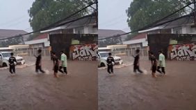 Hujan deras yang mengguyur wilayah Jakarta pada Kamis sore, 30 Oktober 2025, menyebabkan banjir merendam sejumlah titik di kawasan Ampera, Jakarta Selatan. Air menggenang di ruas Jalan Ampera Raya dan beberapa pemukiman warga di sekitarnya.