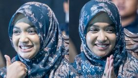 Pendakwah muda perempuan, Ning Umi Laila tengah menjadi perbincangan hangat di media sosial gegara guyonan atau candaan mengenai sarung santri.