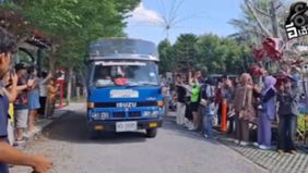 Sebuah sekolah dari daerah terpencil dengan komunitas muslim membuat bangga banyak pihak setelah berhasil meraih juara dua dalam turnamen sepak bola antar sekolah elit di Thailand.