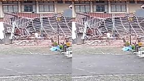 Beredar video memperlihatkan atap gedung pendopo Fakultas Keguruan dan Ilmu Pendidikan (FKIP) Kampus 1 Universitas Siliwangi (Unsil) Tasikmalaya roboh. Hal tersebut menjadi viral di media sosial.