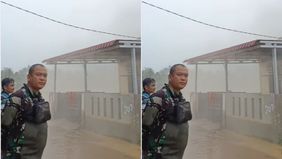 Suasana haru menyelimuti kediaman Kopka Marinir Ikhwan Arif, prajurit Yonmarhanlan II Padang, setelah rumahnya hanyut tersapu banjir besar yang melanda wilayah tersebut.