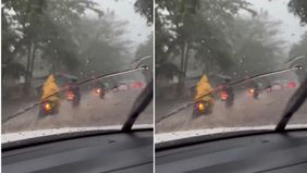 Hujan deras yang mengguyur wilayah Jakarta sore ini menyebabkan genangan tinggi di kawasan depan Pintu Barat Ragunan.