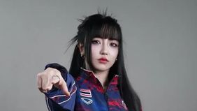 Atlet esports Thailand, Naphat Warasin yang dikenal dengan nama Tokyogurl harus menerima sanksi diskualifikasi dari SEA Games 2025 setelah terbukti melakukan kecurangan. Insiden tersebut menjadi sorotan dan memicu rasa malu bagi kontingen Thailand.