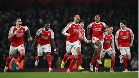 Arsenal sukses mengamankan tiket ke semifinal Piala Liga Inggris setelah menyingkirkan Crystal Palace melalui drama adu penalti dengan skor 8-7. Duel perempat final tersebut harus ditentukan lewat tos-tosan usai kedua tim bermain imbang 1-1 hingga pe