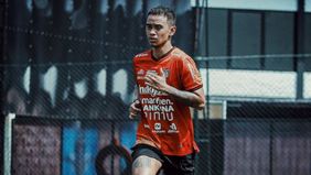 Mantan pemain Timnas Indonesia U-23, Dallen Ramadhan Rovani Doke atau dikenal Dallen Doke memutuskan untuk gantung sepatu di dunia sepakbola profesional di usia 28 tahun.