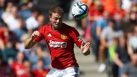 Pelatih sementara Manchester United, Darren Fletcher, menunjuk mantan bek tengah Setan Merah, Jonny Evans, sebagai asistennya selama memimpin tim.