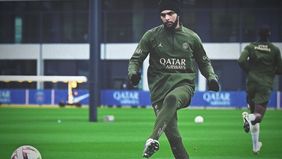 Mantan pemain belakang PSG, Layvin Kurzawa dikabarkan tengah menjalin komunikasi dengan Persib Bandung. Hal tersebut disampaikan jurnalis asal Prancis Sebastian Denis.