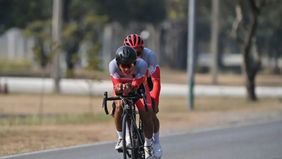 Atlet para balap sepeda Indonesia, Nurfendi, sukses mempersembahkan medali emas pertama bagi kontingen Merah Putih melalui nomor men&rsquo;s time trial B klasifikasi MB2. Perlombaan tersebut digelar di Suranaree University of Technology, Rabu pagi.