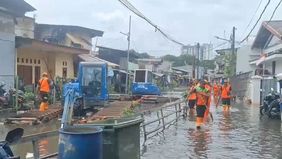 Banjir yang melanda kawasan permukiman warga di Jalan Rawa Indah RT 06/RW 03, Pegangsaan Dua, Kelapa Gading, Jakarta Utara, menyebabkan proyek normalisasi Kali Cakung Lama dihentikan sementara pada Kamis 29 Januari 2026.