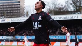 Penyerang sayap Timnas Indonesia, Miliano Jonathans, kembali menunjukkan ketajamannya bersama Excelsior saat menghadapi Ajax Amsterdam di Stadion Woudestein pada Minggu malam, 1 Januari 2026.