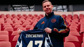 Ajax Amsterdam resmi memperkuat lini pertahanan dengan mendatangkan bek sayap Oleksandr Zinchenko dari klub Liga Inggris, Arsenal, pada bursa transfer musim dingin.