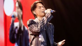 Kabar mengejutkan datang dari dunia tarik suara, penyanyi ternama asal Indonesia Vidi Aldiano meninggal dunia. Kabar tersebut pertama kali disampaikan beberapa kalangan artis seperti Andre Taulani yang memposting melalui akun Instagram.