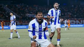 Gelandang Persib Bandung, Adam Alis, meluapkan rasa syukurnya setelah berhasil mencetak gol pertamanya di Super League Indonesia musim 2025/26.