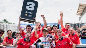Pembalap muda Indonesia, Veda Ega Pratama menempati posisi ketiga klasemen sementara Moto3 2026 setelah meraih podium ketiga pada Grand Prix Brasil di Sirkuit Ayrton Senna, Minggu malam WIB.