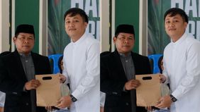 Momentum reuni akbar dan silaturahmi alumni Pondok Pesantren Darussalam Kasomalang menjadi saksi aksi nyata bakti seorang murid kepada gurunya.