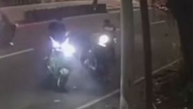 Aksi begal terekam CCTV di Jalan KH Hasyim Ashari dan menimpa seorang petugas pemadam kebakaran bernama Bimo Margo Hutomo. Peristiwa tersebut terjadi pada Kamis dini hari, 2 April 2026.