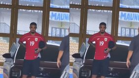 Pemain Persib Bandung, Layvin Kurzawa kembali mencuri perhatian netizen dan kini mengenakan baju Timnas Indonesia dengan nomor punggung 19.