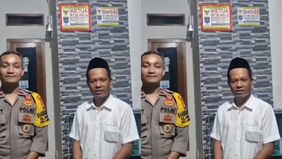 Aparat Polsek Bojongsari bergerak cepat menindaklanjuti informasi viral di media sosial terkait isu &ldquo;pocong keliling minta dibukakan tali pocongnya&rdquo; yang disebut terjadi di wilayah Depok.