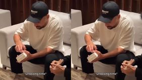 Pemain Persib Bandung, Frans Putros memutuskan untuk membeli handphone baru setelah sebelumnya hilang saat melakukan konvoi pada Minggu kemarin, 24 Mei 2026.