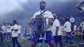 Layvin Kurzawa resmi meninggalkan Persib Bandung setelah lima bulan bersama skuad asuhan Bojan Hodak dan berhasil meraih trofi Super League musim 2025/2026.