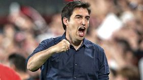 Pelatih asal Spanyol, Andoni Iraola tinggal selangkah lagi menjadi pelatih Liverpool. Ia dikabarkan telah menyepakati kontrak selama dua musim.