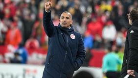 Kabar mengejutkan di Piala Dunia 2026, pelatih Timnas Tunisia Sabri Lamouchi dikabarkan dipecat setelah menelan kekalahan besar atas Swedia dengan skor 1-5 di laga pembuka Grup F pada Senin 15 Juni 2026.
