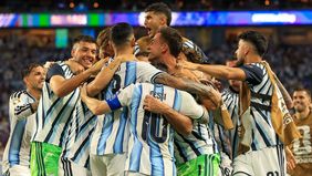 Babak 16 besar Piala Dunia 2026 resmi lengkap setelah Kolombia menjadi tim terakhir yang memastikan tiket ke fase gugur. Los Cafeteros lolos usai mengalahkan Ghana dengan skor tipis 1-0 pada Sabtu pagi tadi, 4 Juli 2026.