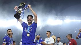 Persib Bandung resmi mengakhiri kerja sama dengan bek Tim Nasional Irak, Frans Putros, setelah kontrak berdurasi satu musim berakhir. Dengan demikian, Putros tidak lagi menjadi bagian dari skuad Pangeran Biru untuk mengarungi kompetisi Super League m