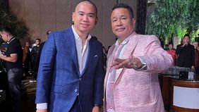Anak pengacara ternama Hotman Paris Hutapea, Frank Alexander membuat heboh dunia maya setelah membongkar aib sang ayah di media sosial.