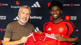 Manchester United resmi merampungkan transfer gelandang Carlos Baleba dari Brighton & Hove Albion pada bursa transfer musim panas 2026.