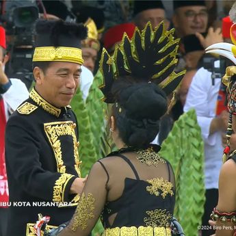 Jokowi Beri Hadiah Sepeda ke Pemenang Busana Adat HUT RI ke-79 di IKN