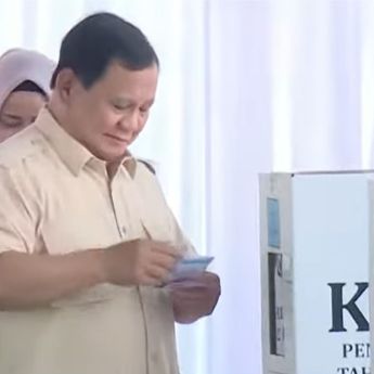 Momen Prabowo Nyoblos di TPS 08 Bojong Koneng Bogor