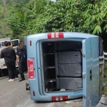 Mini Bus yang Terguling di Cikajang Sukabumi Miliki Kampus di Cianjur