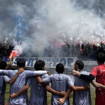 Jelang Lawan Persija Jakarta, Bobotoh Padati Latihan Persib Bandung di Stadion GBLA