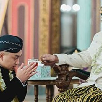 Profil Putra Mahkota Keraton Solo yang Unggah Status 'Nyesel Gabung Republik'