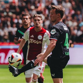 Mees Hilgers Cs Dibungkam Ajax Amsterdam, Dua Gol Tanpa Balas