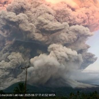 Gunung Lewotobi di Flores Timur Erupsi Lagi