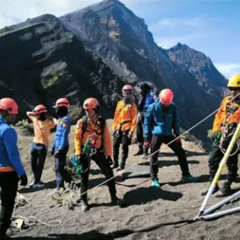 Basarnas Pastikan Pendaki Asal Brasil yang Terjatuh di Rinjani Telah Meninggal Dunia