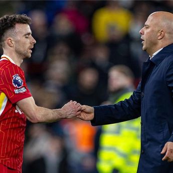 Arne Slot: Pemain, Staf, dan Pendukung Liverpool Bersama Diogo Jota