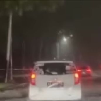 Banjir Rendam Jalan Depan Bintaro Xchange Mall